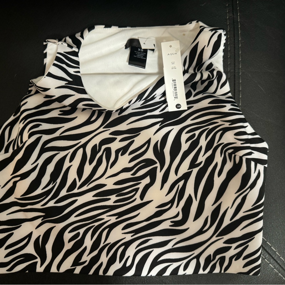 Aqua zabra top